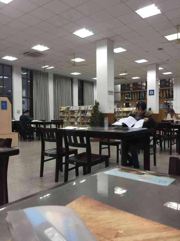 东华大学图书馆(延安路校区)