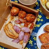 人均20多块的工作餐，你爱卤肉饭还是大肠包小肠？