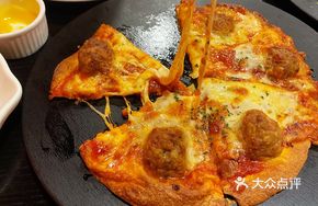 Homemade Meatball Meat Sauce Pizza
