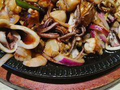 铁板三鲜-小船渔村•大连菜•大连焖鱼(黄河路店)