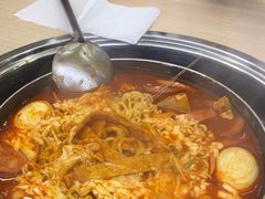-三清洞摩西韩式年糕火锅(威高广场店)