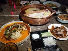 -三人行骨头王火锅(长寿店)