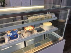 面包甜点陈列柜-拾光里·Cake 私人订制蛋糕甜品台