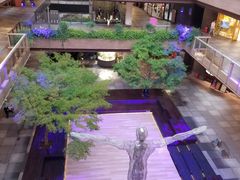 -瑞虹新天地月亮湾