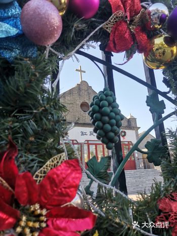 圣诞节的时候,唱诗班一定会在这里!