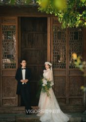 -雪中彩影婚纱摄影·微光艺术中心