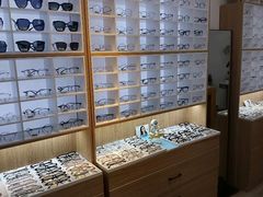 -天空之镜眼镜店蔡司依视路配镜授权零售店(望京颐堤港店)
