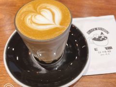 Flat&nbsp;white-black rainbow coffee