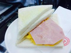 火腿鸡蛋三文治-义顺牛奶公司