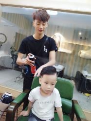 -BTR发型定制潮沙龙店