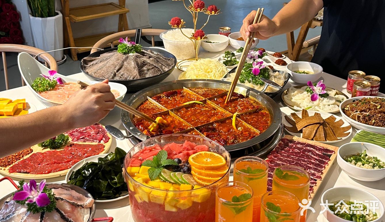 重庆较场口！居然藏着这么美的火锅。。。