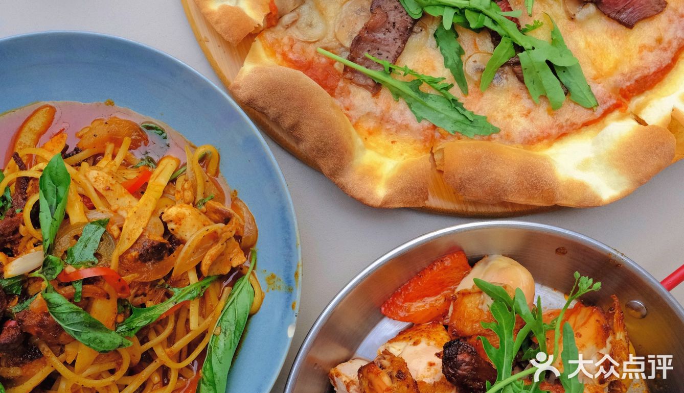 向日葵在成都｜广场上喷泉旁日落里的浪漫约会餐厅⛲️