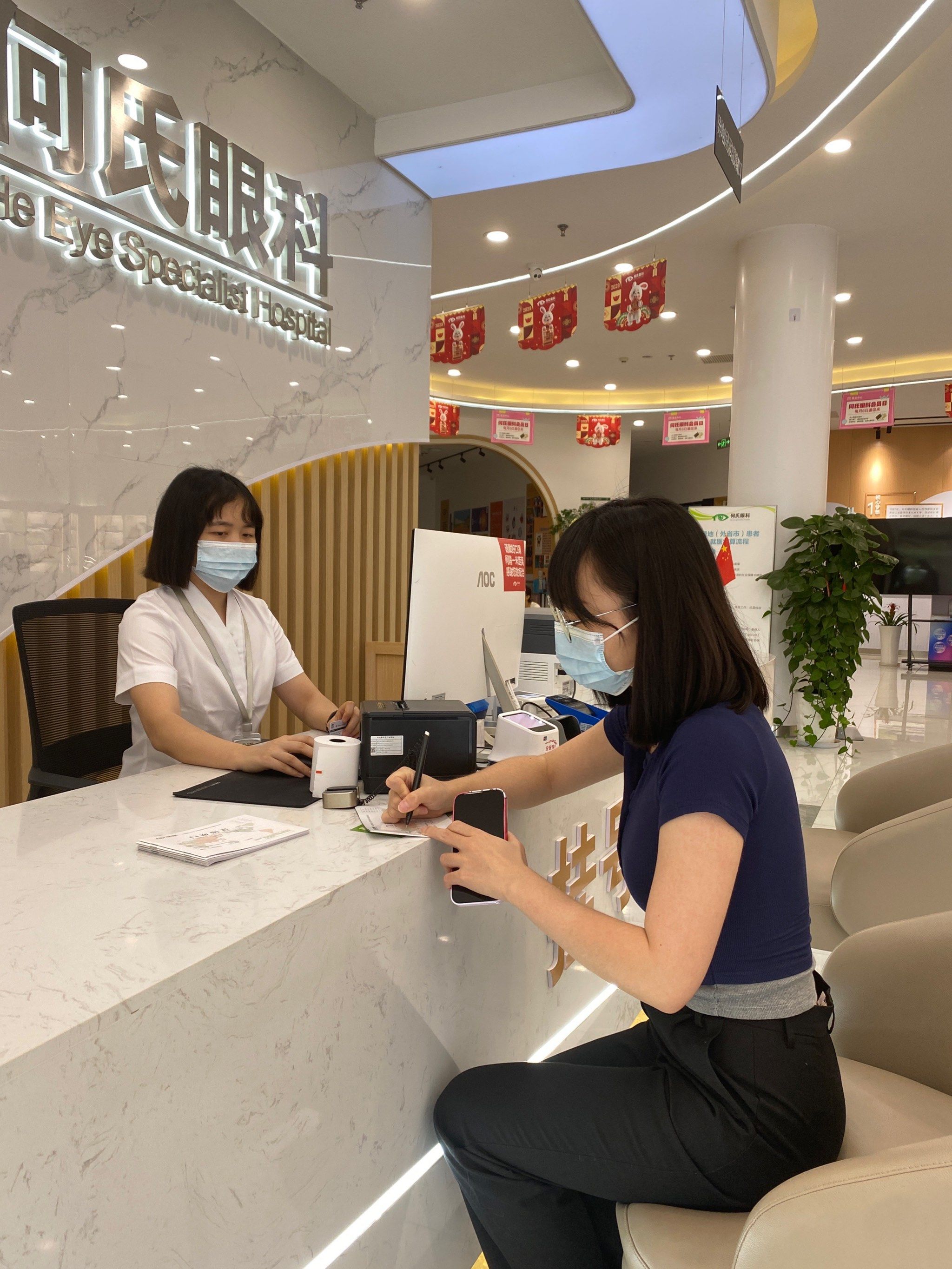 终于下决心,来重庆何氏眼科做术前检查啦!
