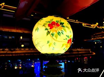 这边好像是眉山市的一个商业计划吧，整个水街的房屋都是