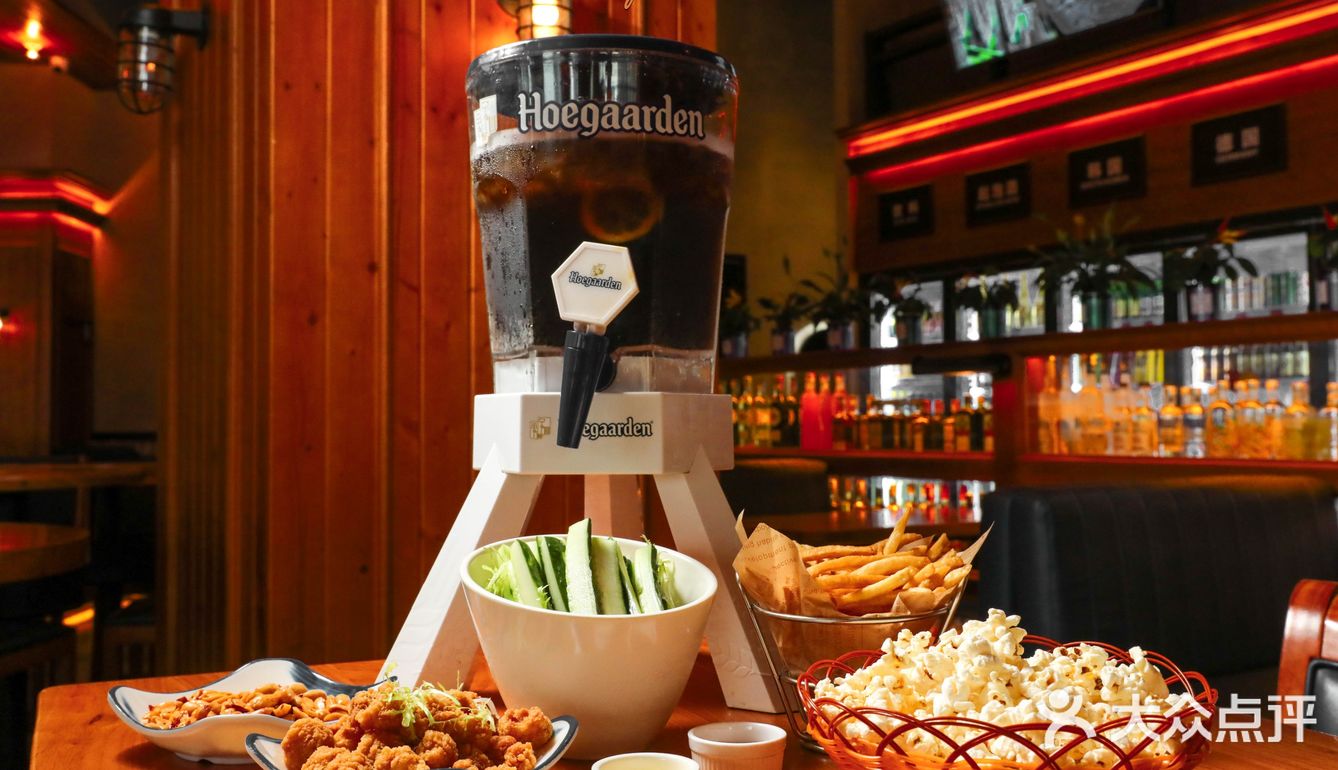 城中心·C位·光圈吊顶星级Bar
