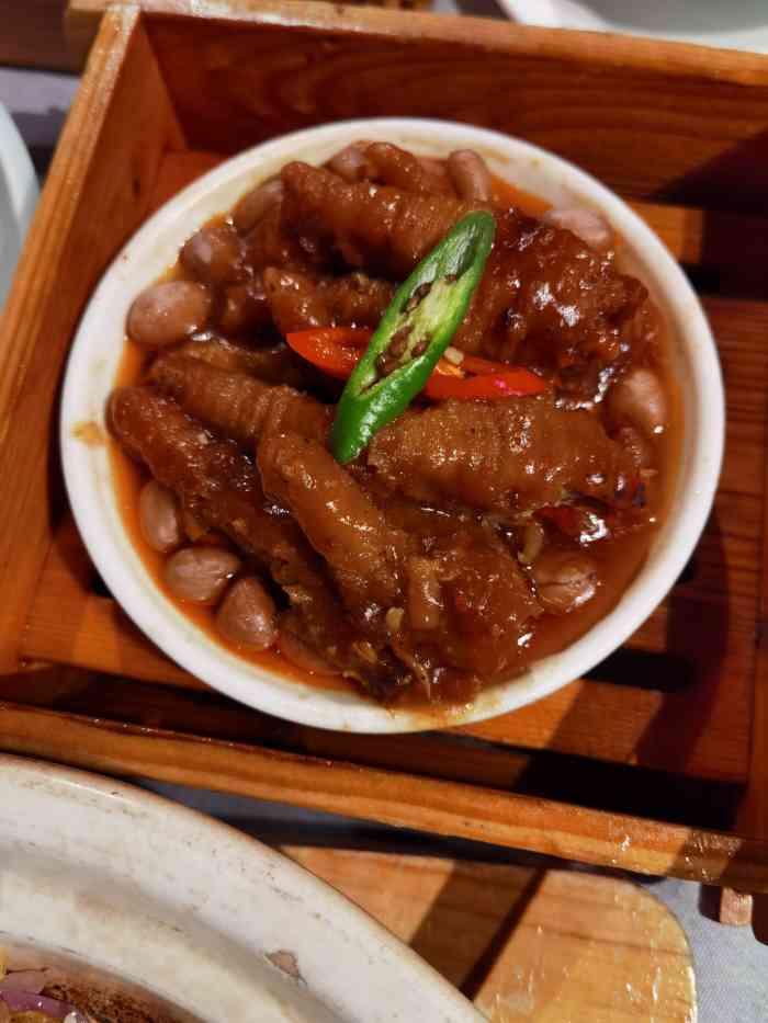 名人名家(文二路总店)-"新一期的特价菜有湖蟹,9.9三只非常划算.