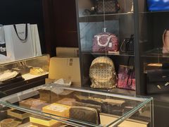 -用真奢侈品名表名包回收中心(朝阳万达店)