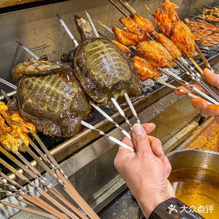 来猜店:烧烤、开了十几年、招牌烤鸡翅!