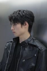 -一家只做男发烫染的店