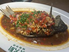 香酥大鲫鱼-费大厨辣椒炒肉(万家丽一店)