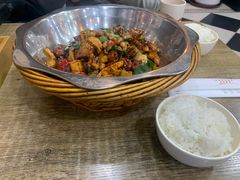 -愉肴麻辣香锅(中山路店)