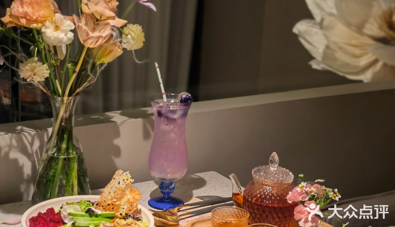 杭州新店｜被鲜花包裹的西餐厅🍴适合约会