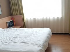 -英伦精选酒店(深圳宝安石岩地铁站店)