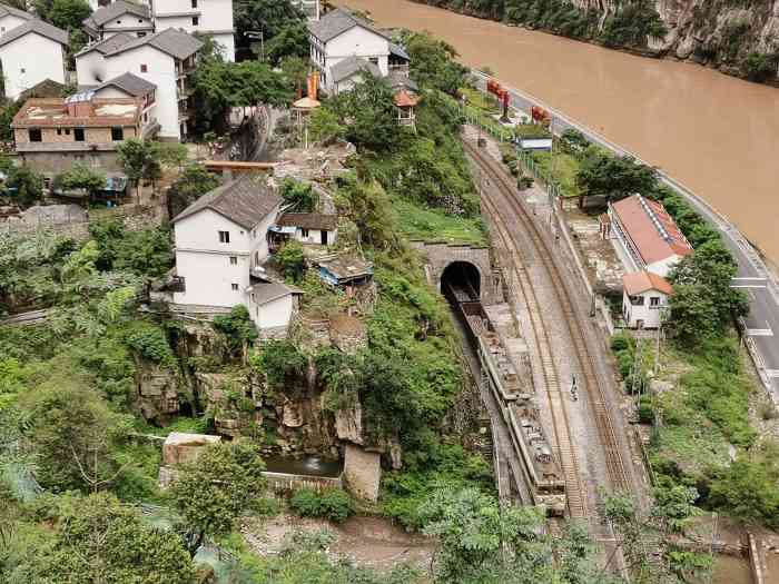 小南海站-"an abandoned viaduct."-大众点评移动版