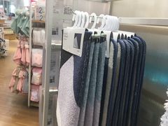 -名创优品(北京新中关购物中心地铁层店)
