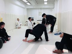 -菠萝格斗巴西柔术训练馆