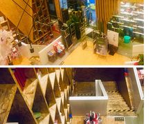 -新华里咖啡书吧(新华书店小寨店)