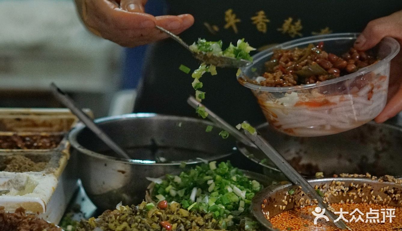 如果能吃荷包蛋，一定要加一个，大抵是加了猪油煎的