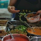 如果能吃荷包蛋，一定要加一个，大抵是加了猪油煎的