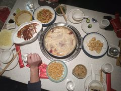 -三人行骨头王火锅(长寿店)