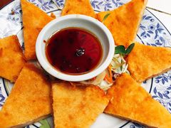 虾饼-卷心菜和避孕套餐厅(Pattaya)