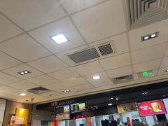 -麦当劳(上海虹桥站30B检票口楼上)