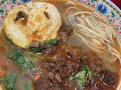 红烧牛肉面-金杨拉面王小吃面馆·牛三宝面·红烧牛肉粉