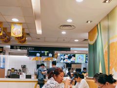 大堂-麦当劳(轻轨曹杨路店)