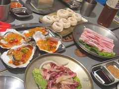 -围炉肉舍•炭烤活鳗•丹东海鲜烤肉(步行街店)