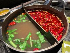 出山鸳鸯锅-三出山火锅(南京万象天地店)