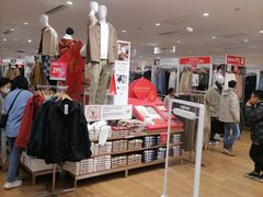-优衣库(银川新华百货CCMall店)