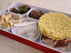 -猪三哥肥肠鸡川菜小炒