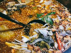 泡椒酸菜锅-大河宴鱼台头(金凤万达店)