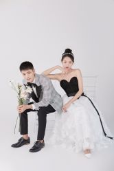 -挪娅婚纱摄影皇家会所