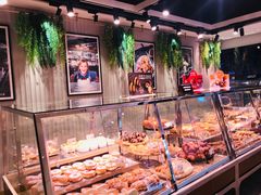 面包甜点陈列柜-巴黎贝甜(五月花广场店)