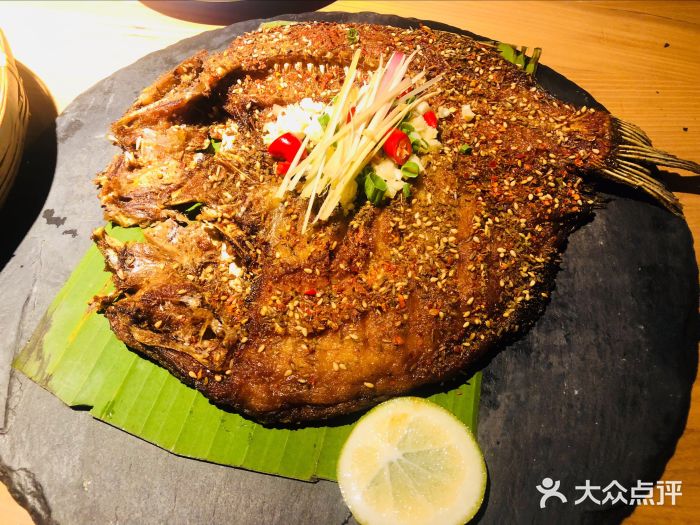 云水瑶意境云南菜餐厅(大悦城店)香茅草烤罗非鱼图片