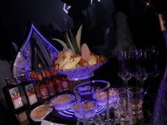 -OMO PARTY HOUSE