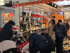 -浙江华贸鞋业服饰城