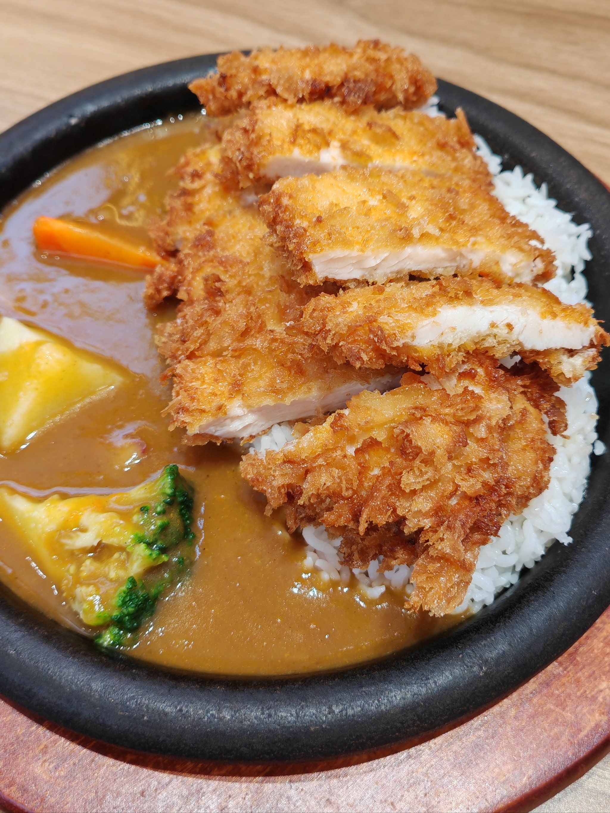 一刷解锁个鸡排饭酥脆满分挺喜欢,法式香焗蜗牛也是加分不错,冬阴功汤