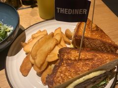 烤牛肉三明治配沙拉-The Diner X餐厅(青岛万象城店)
